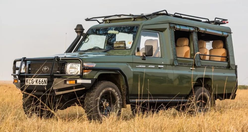 Open-sided Land Cruiser in the Mara